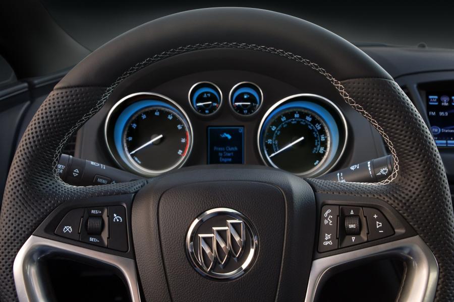  Buick Regal GS 2011 года  (фото 19 из 69)